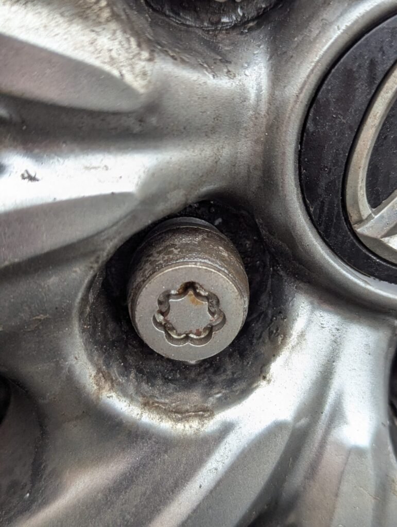 Mazda Cx3 Sport nav+ D lug nut key