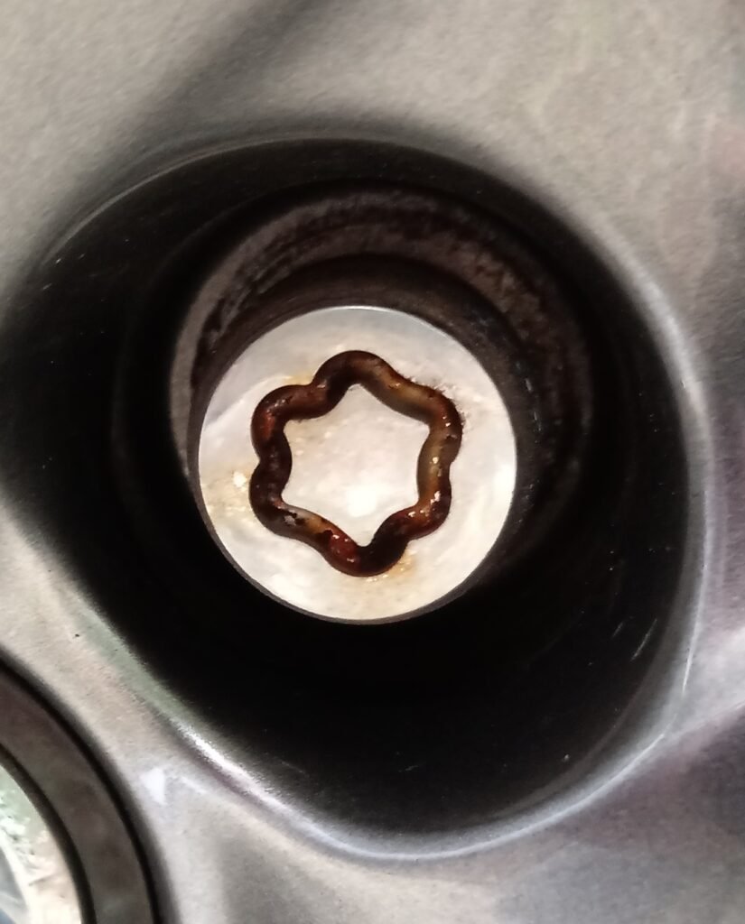 Mazda Mazda6 wheel nut key replacement