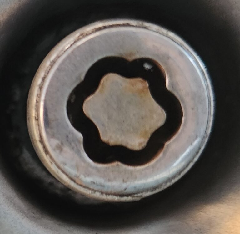 Mazda MX5 NC2 wheel lock key code
