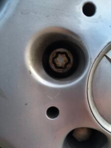 Mercedes-Benz CLK320 wheel locking nut key replacement