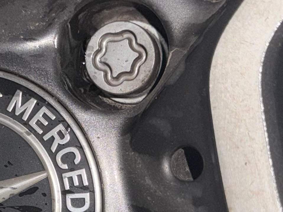Mercedes Benz A250e locking wheel nut key