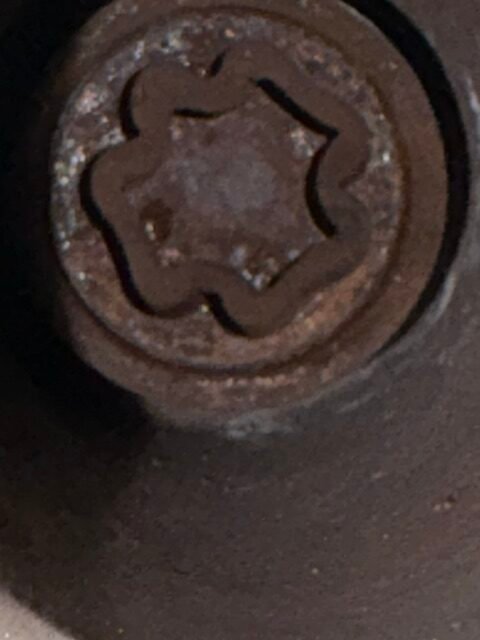 Mercedes reg : YF12XBY E class 220 wheel locking nut key replacement
