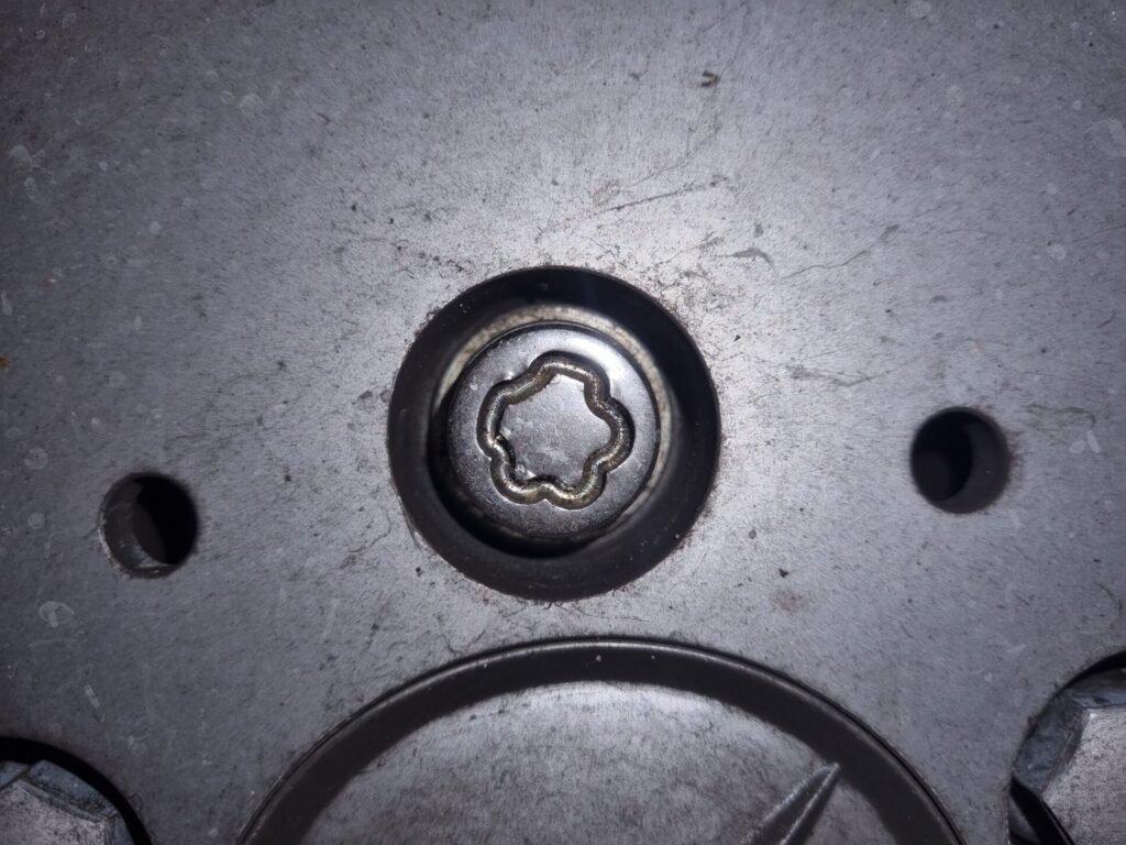 Mercedes 260E 1988 wheel locking nut key replacement