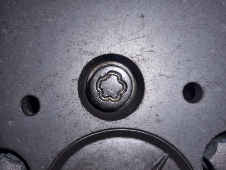 Mercedes 260E 1988 wheel locking nut key replacement