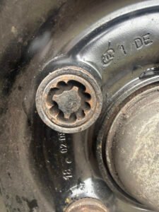 Mercedes C200 wheel locking nut key replacement