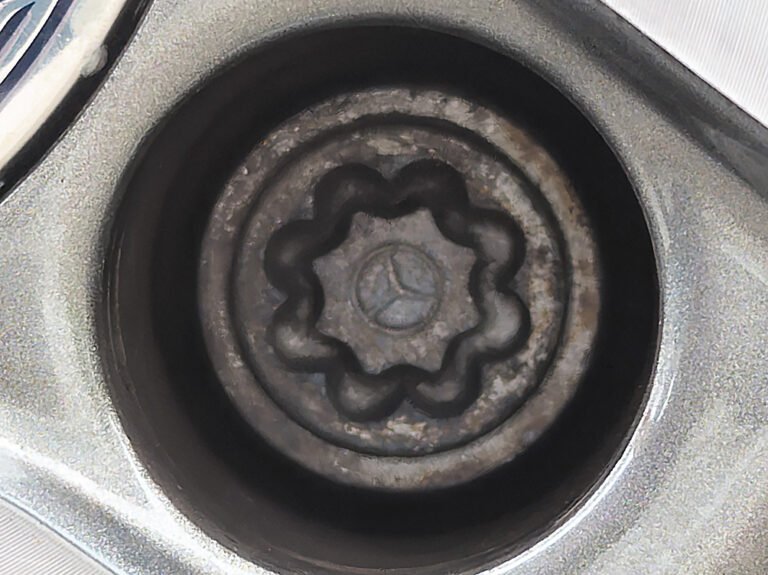 Mercedes C200 Sport Automatic 2016 wheel locking nut key replacement