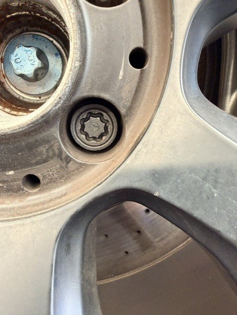 mercedes glc 63 wheel locking nut key replacement