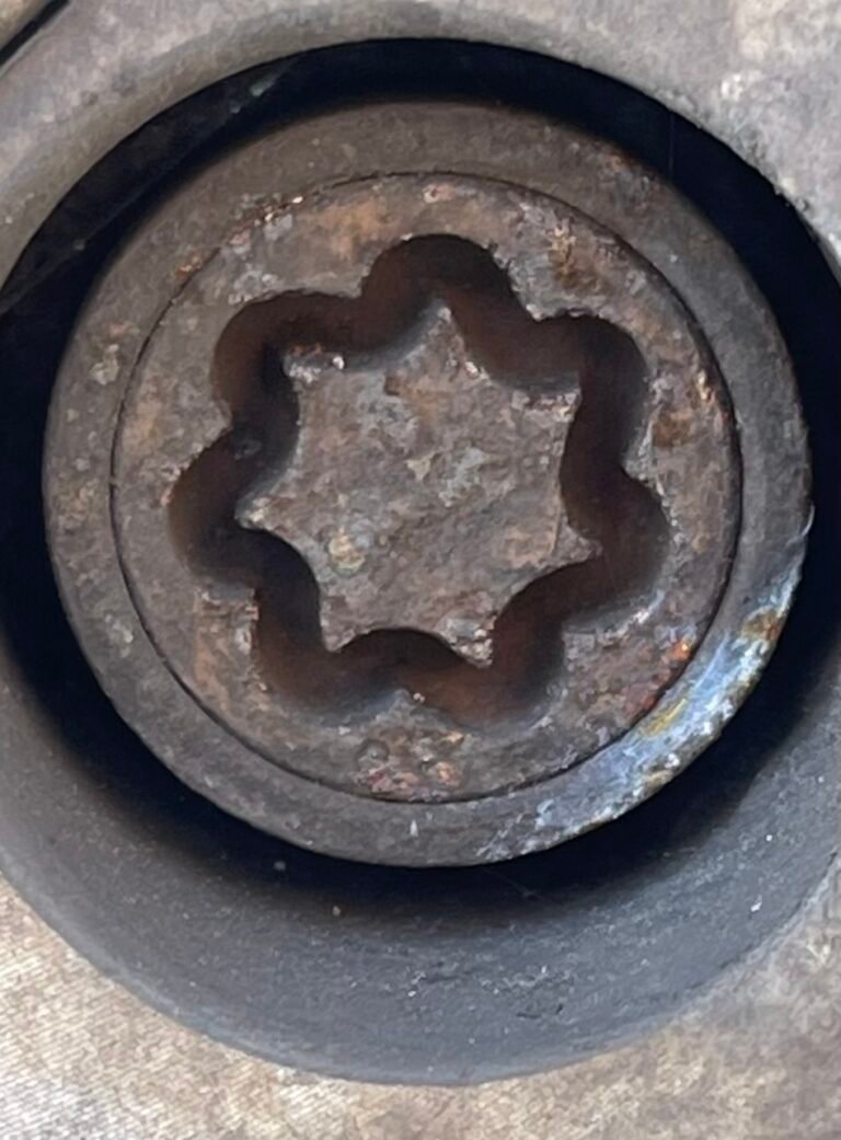 Mercedes Vito wheel locking nut key replacement