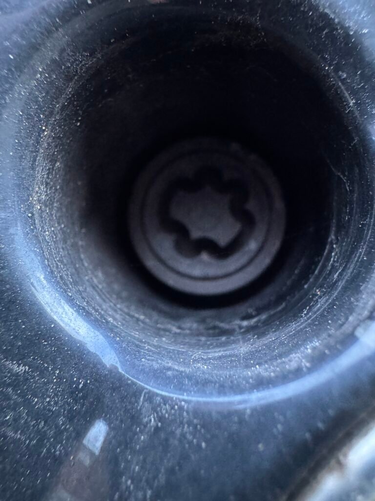 Mercedes B class wheel locking nut
