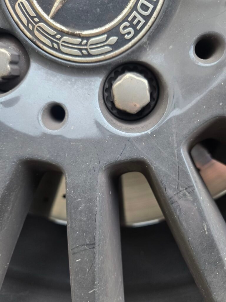 Mercedes Gle 300 amg line prem d 4m a lug nut key