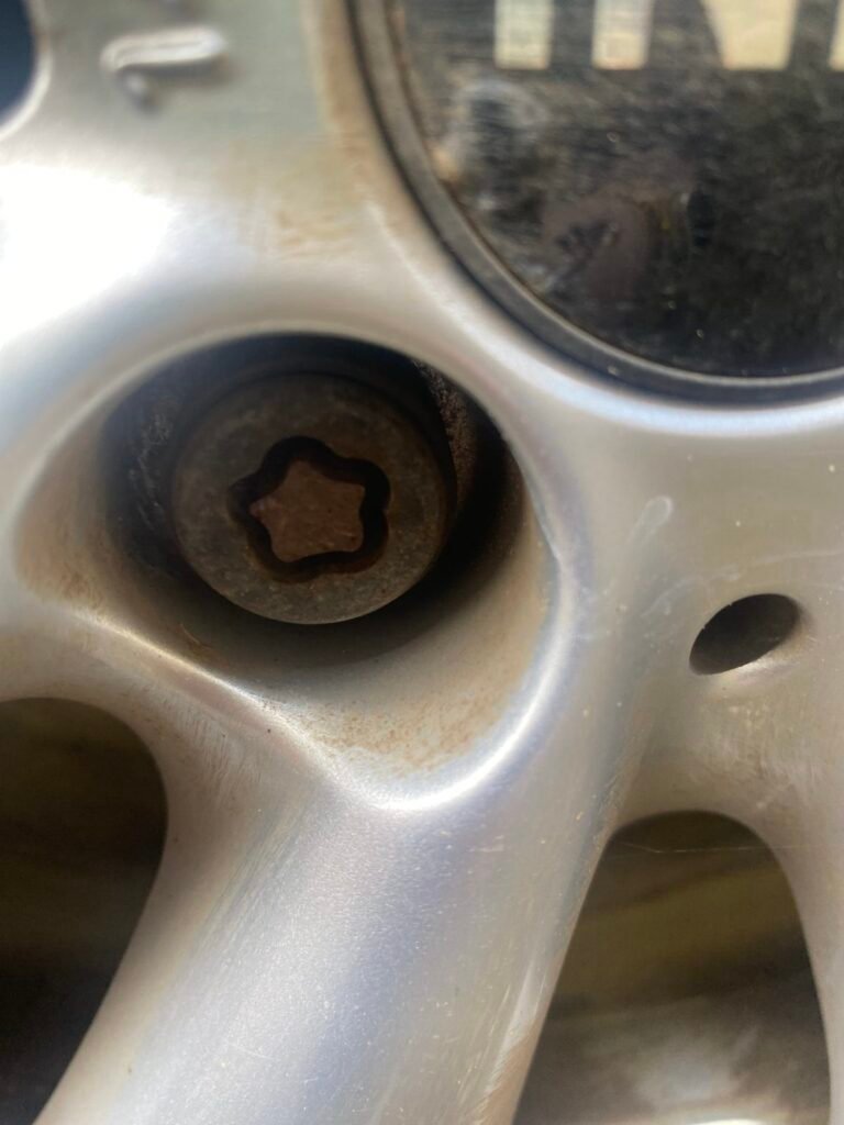 mini hatch Cooper 1.6 wheel locking nut key replacement