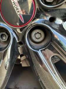 Mini Cooper 2023 - resolut 5 door wheel locking nut key replacement