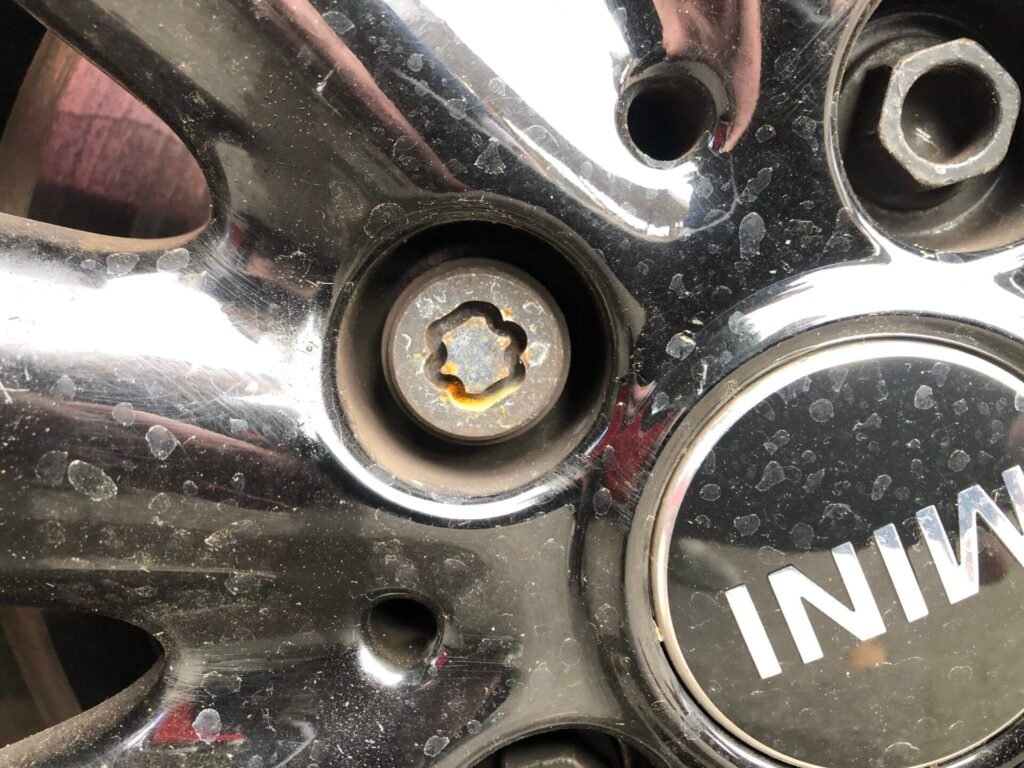Mini Cooper wheel locking nut key replacement