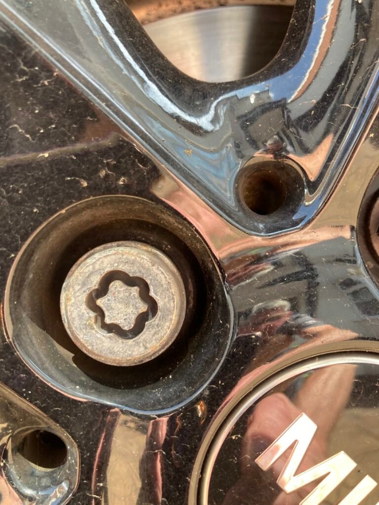 Mini Cooper wheel locking nut key replacement