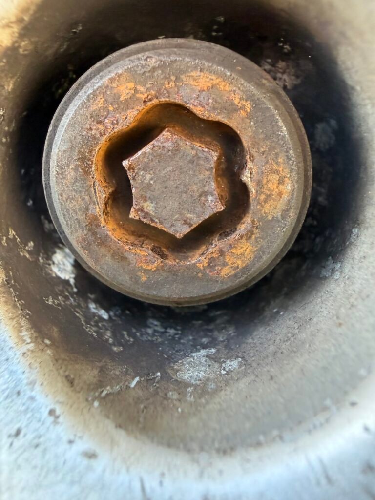 Mini Countryman 2011 wheel locking nut key replacement