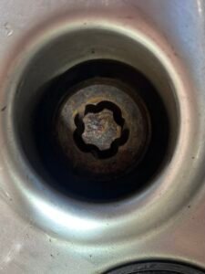 Mini Countryman 2012 wheel locking nut key replacement