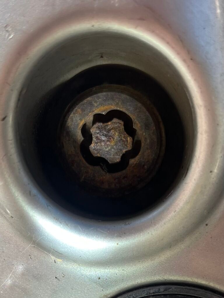 Mini Countryman 2012 wheel locking nut key replacement
