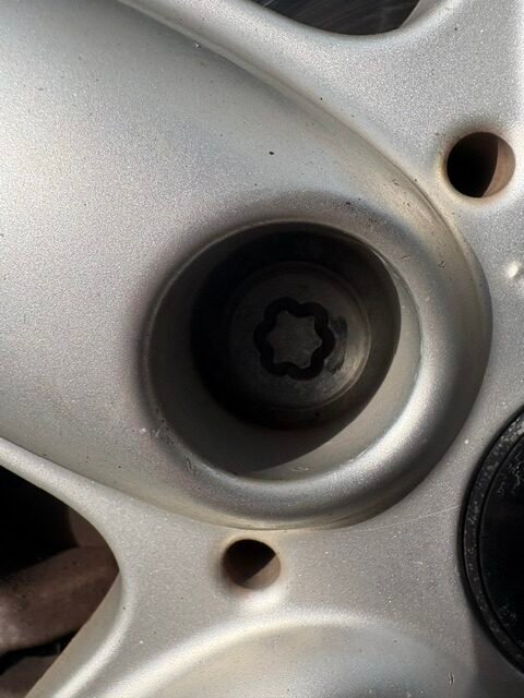 mini countryman wheel locking nut key replacement