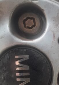 Mini One Hatch 1.4 wheel locking nut key replacement