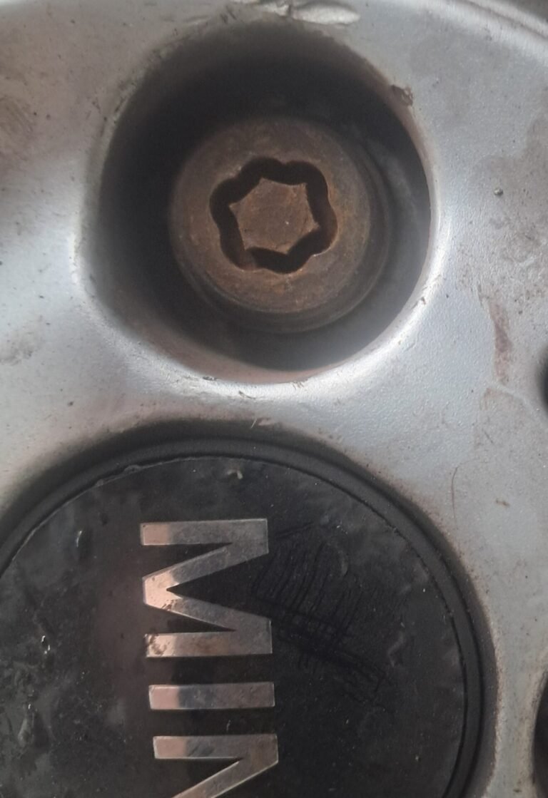 Mini One Hatch 1.4 wheel locking nut key replacement