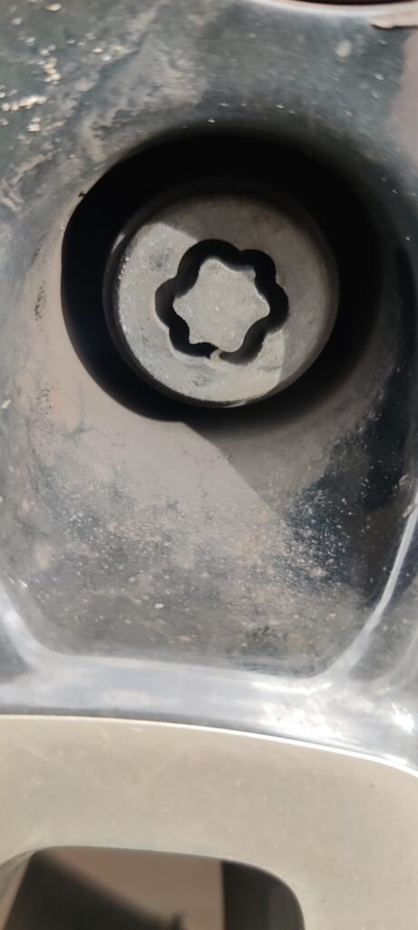 Mini Clubman JCW locking wheel nut key