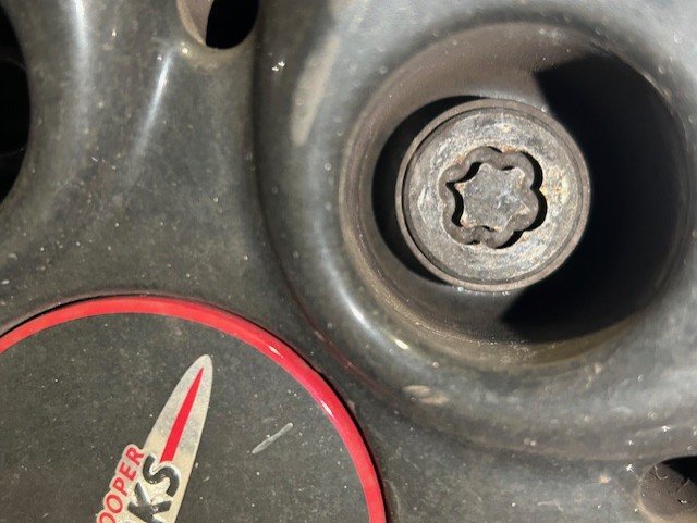 Mini Clubman wheel locking key