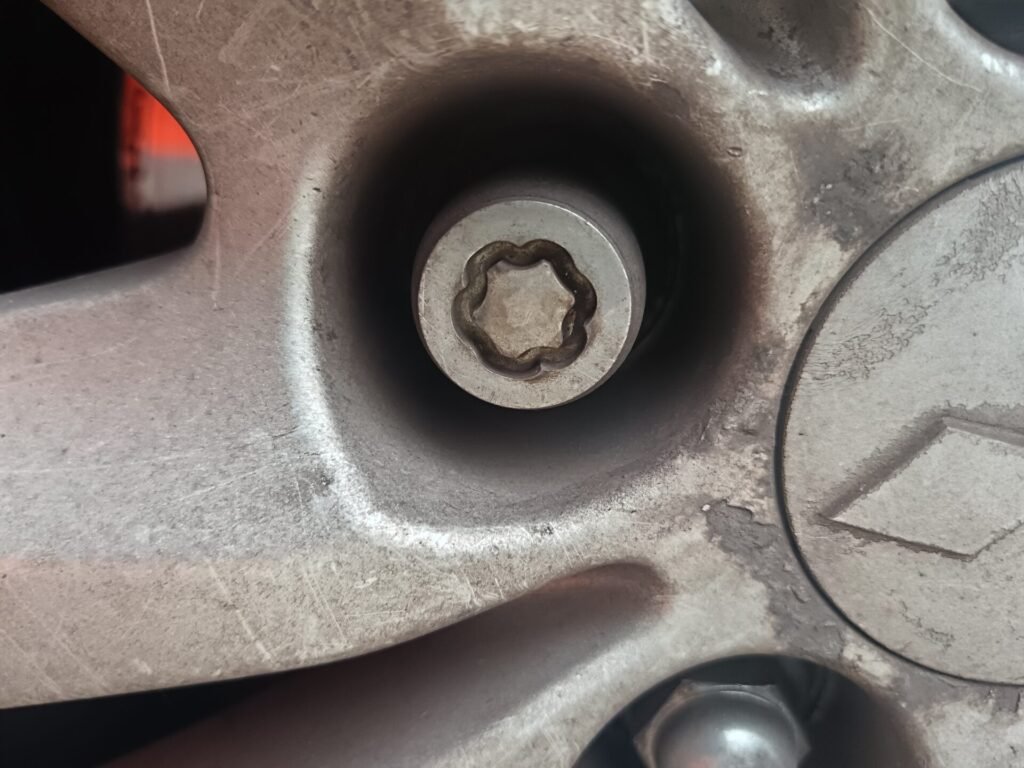 Mitsubishi ASX wheel locking nut key replacement