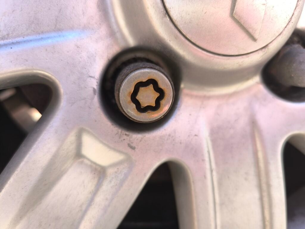 Mitsubishi Colt wheel locking nut key replacement