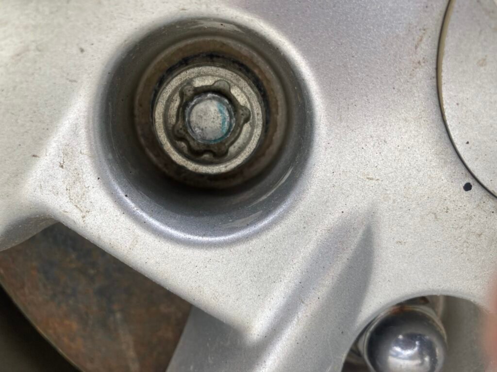 Mitsubishi L200 wheel locking nut key replacement