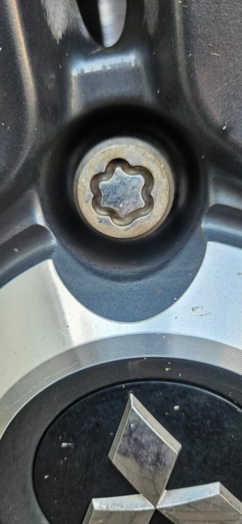Mitsubishi L200 wheel locking nut key replacement