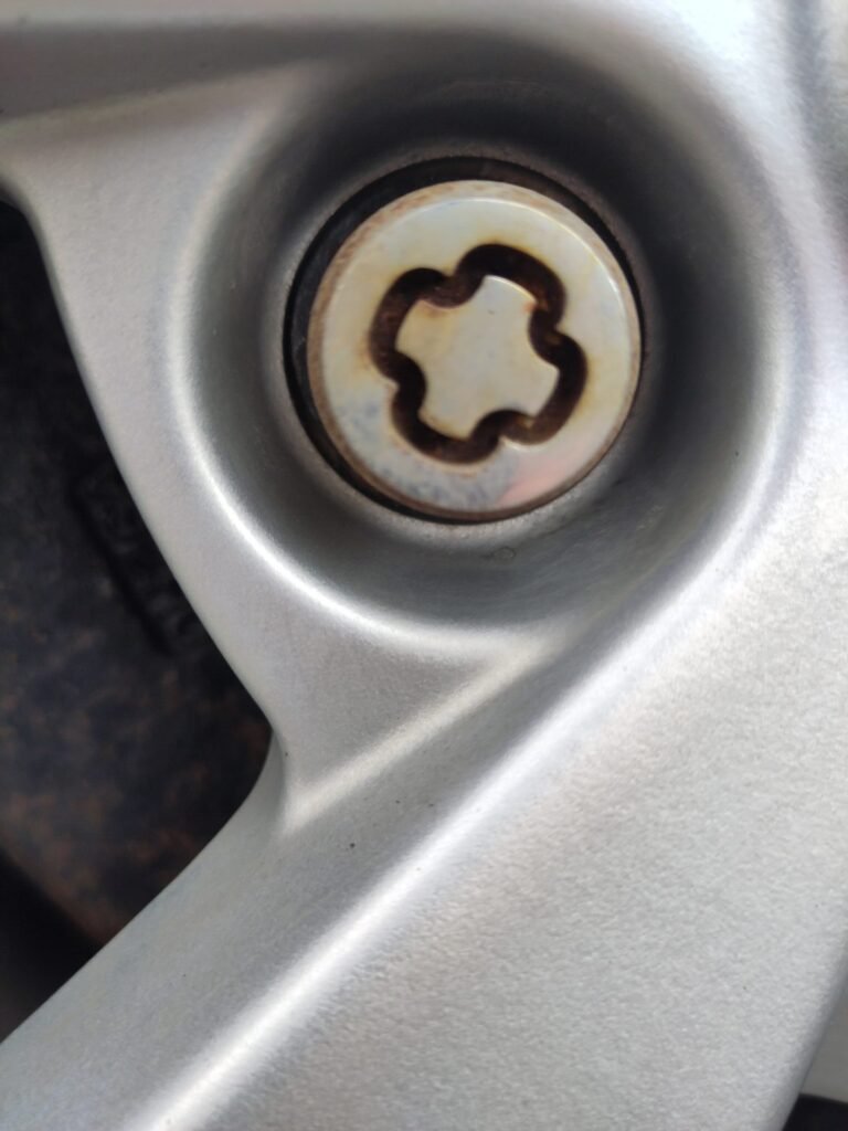 Mitsubishi L200 wheel locking nut key replacement