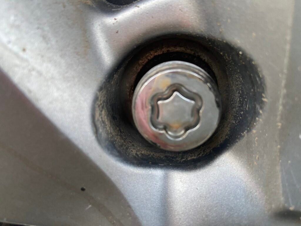 Mitsubishi L200 wheel locking nut key replacement
