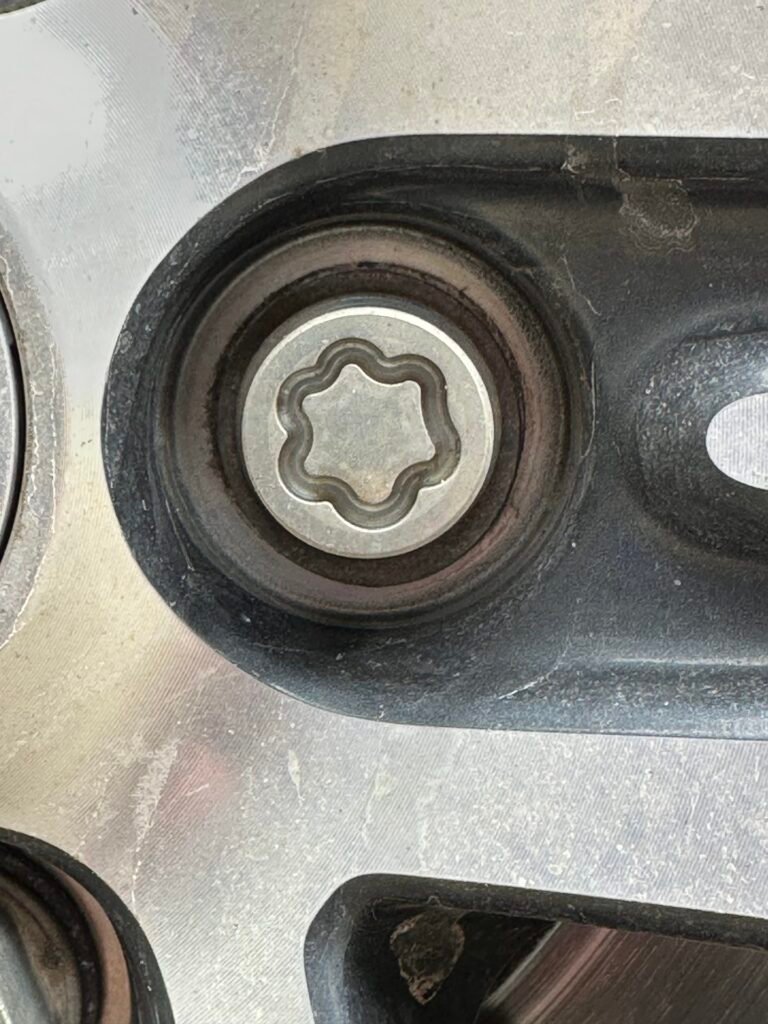 Mitsubishi Outlander wheel locking nut key replacement