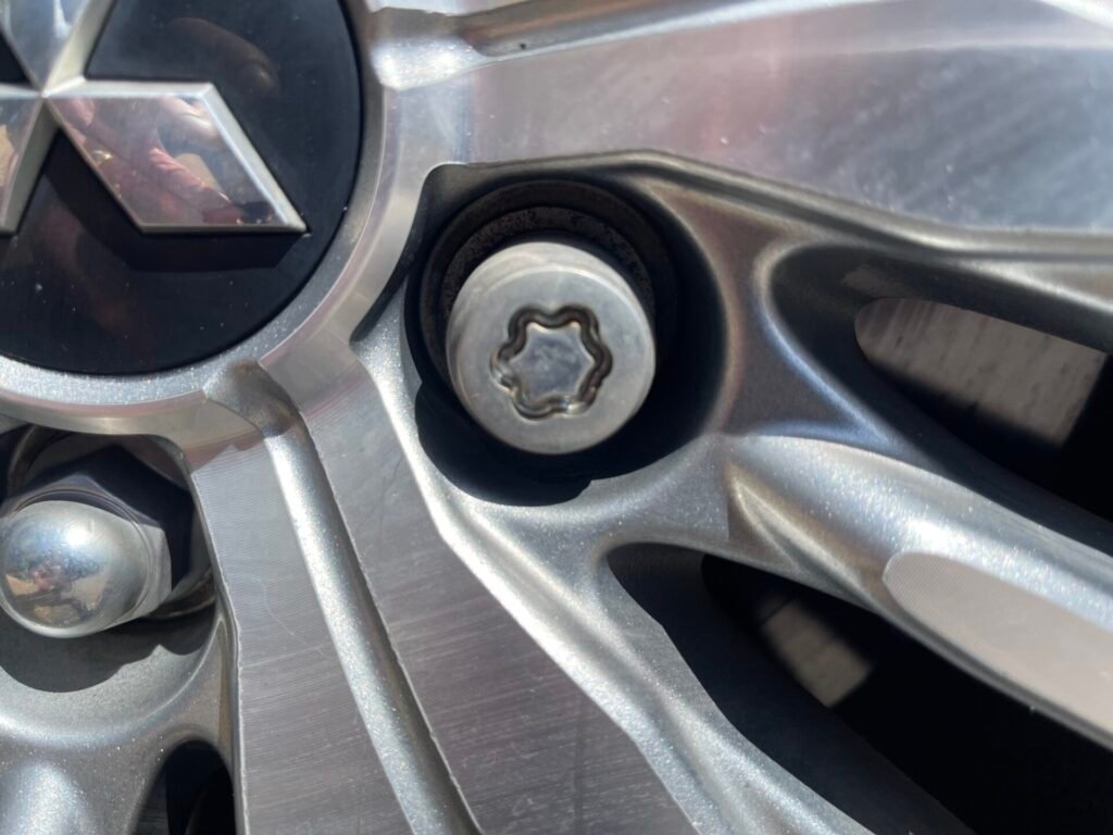mitsubishi outlander wheel locking nut key replacement