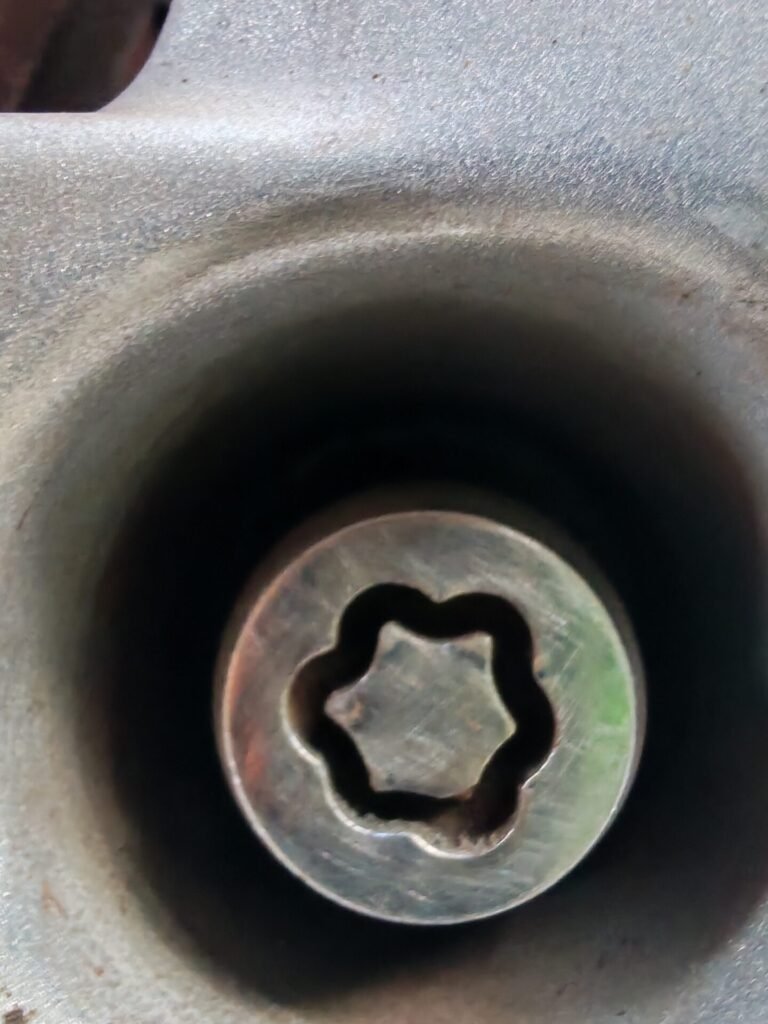 Mitsubishi Outlander wheel locking nut key replacement