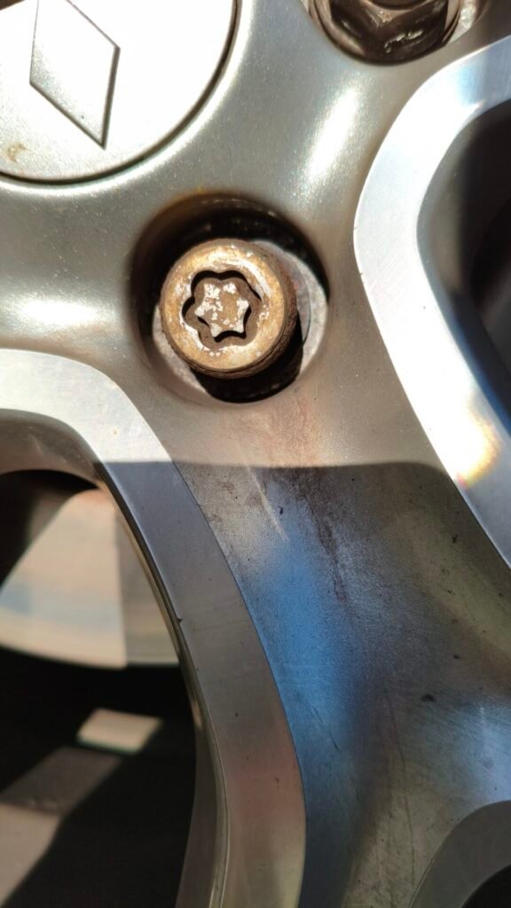 Mitsubishi Outlander wheel locking nut key replacement