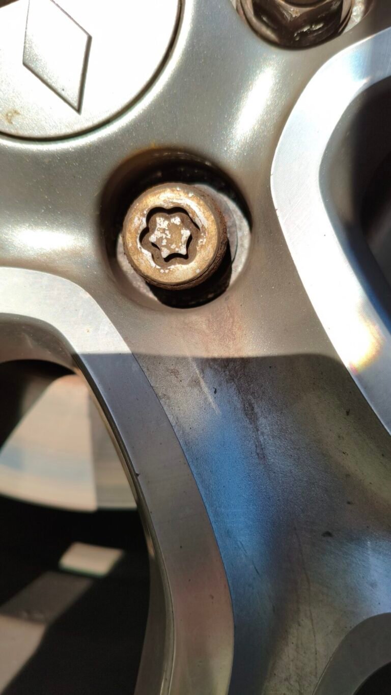 Mitsubishi Outlander wheel locking nut key replacement