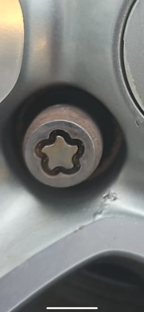 Mitsubishi Outlander wheel locking nut key replacement