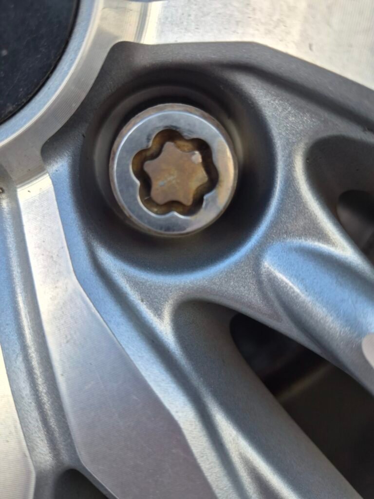 Mitsubishi Outlander wheel locking nut key replacement
