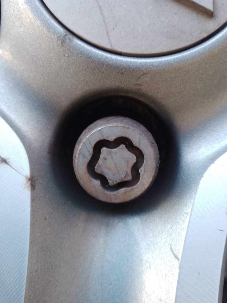 Mitsubishi Outlander phev wheel locking nut key replacement