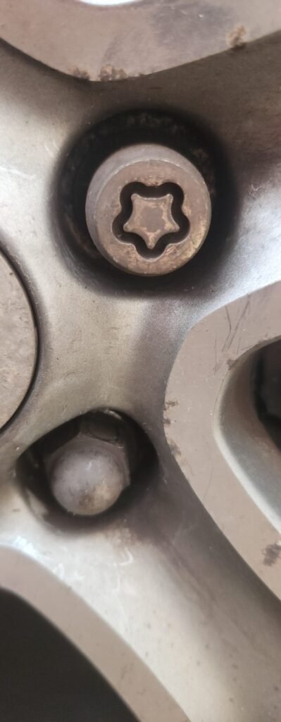 Mitsubishi Outlander phev wheel locking nut key replacement
