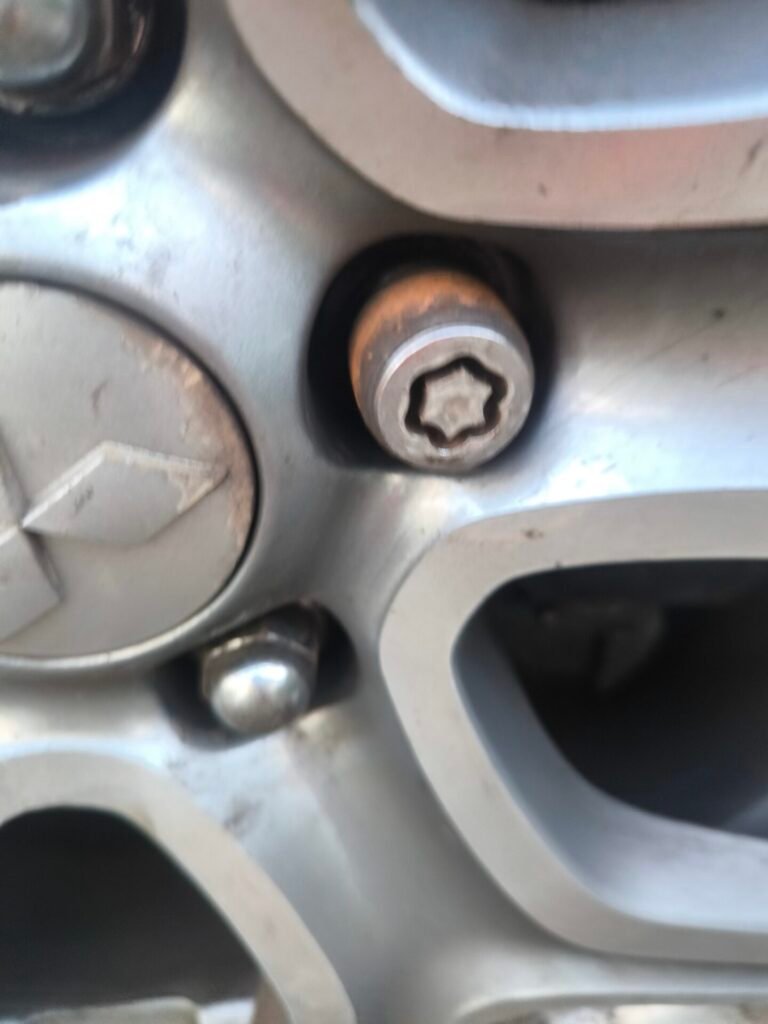 Mitsubishi Outlander phev wheel locking nut key replacement