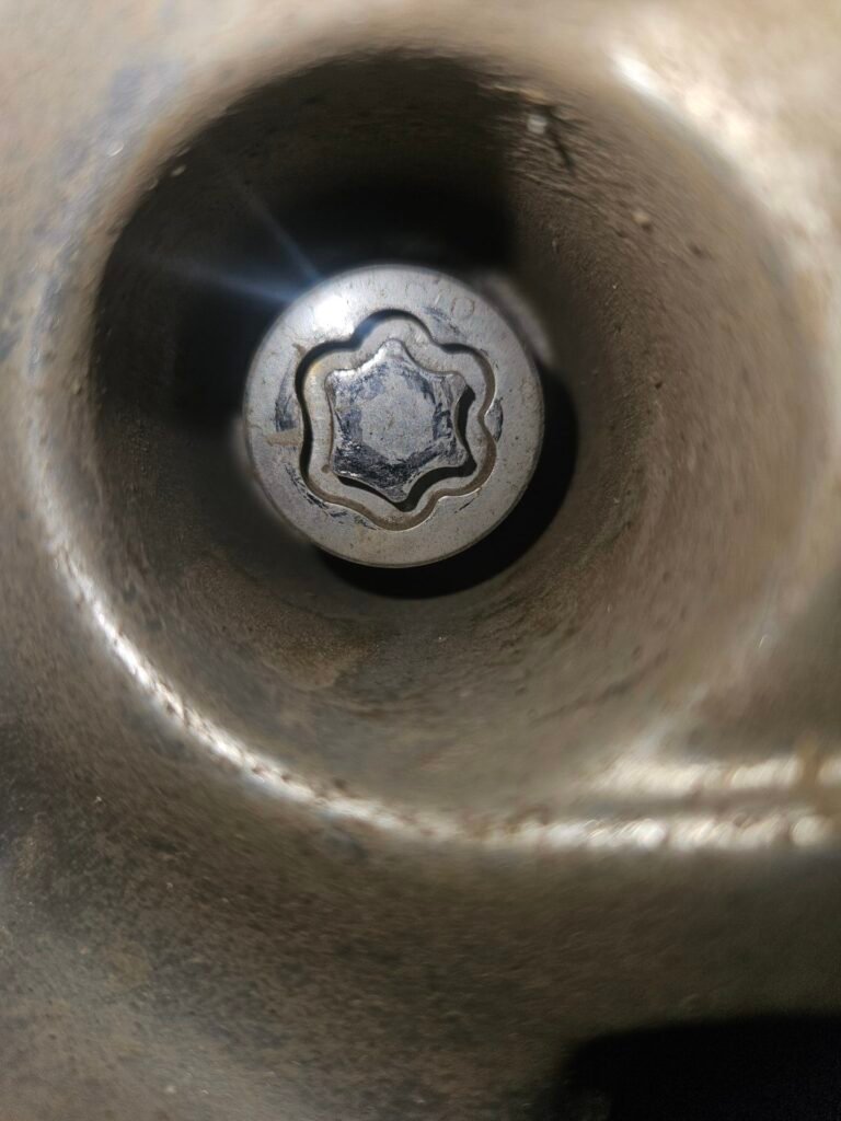 Mitsubishi Shogun 2015 wheel locking nut key replacement