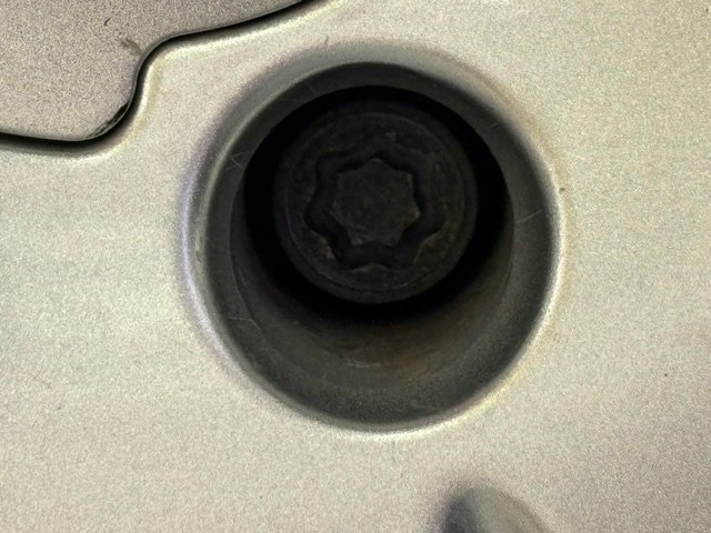 Mitsubishi Shogun Sport 2.5 TDI wheel locking nut key replacement