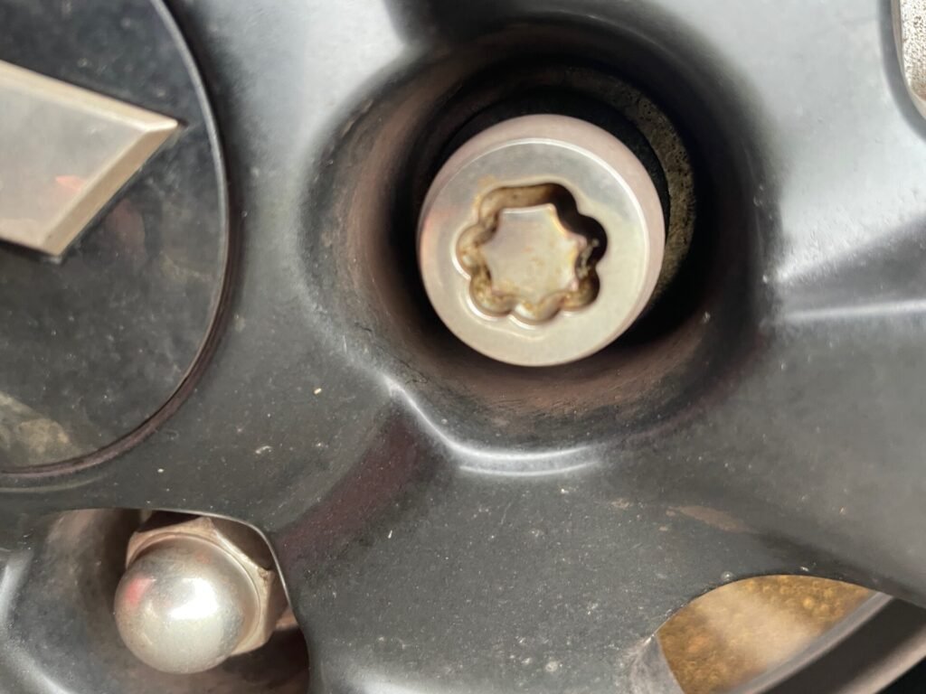 Mitsubishi Outlander wheel nut key replacement