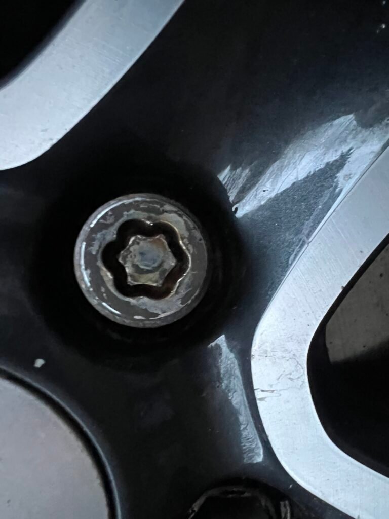 Mitsubishi Outlander locking wheel nut