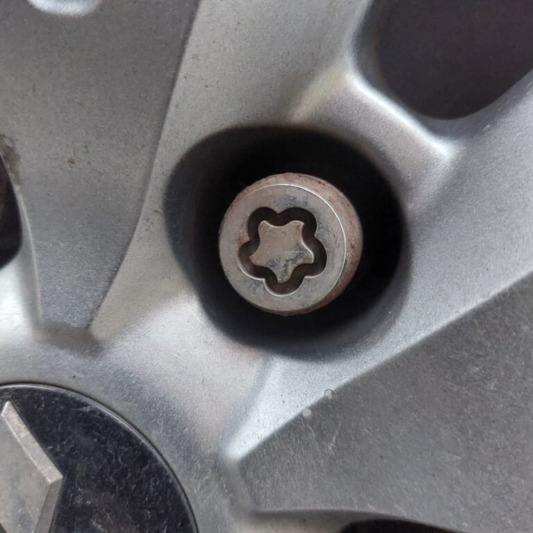 Mitsubushi L200 wheel locking nut key replacement