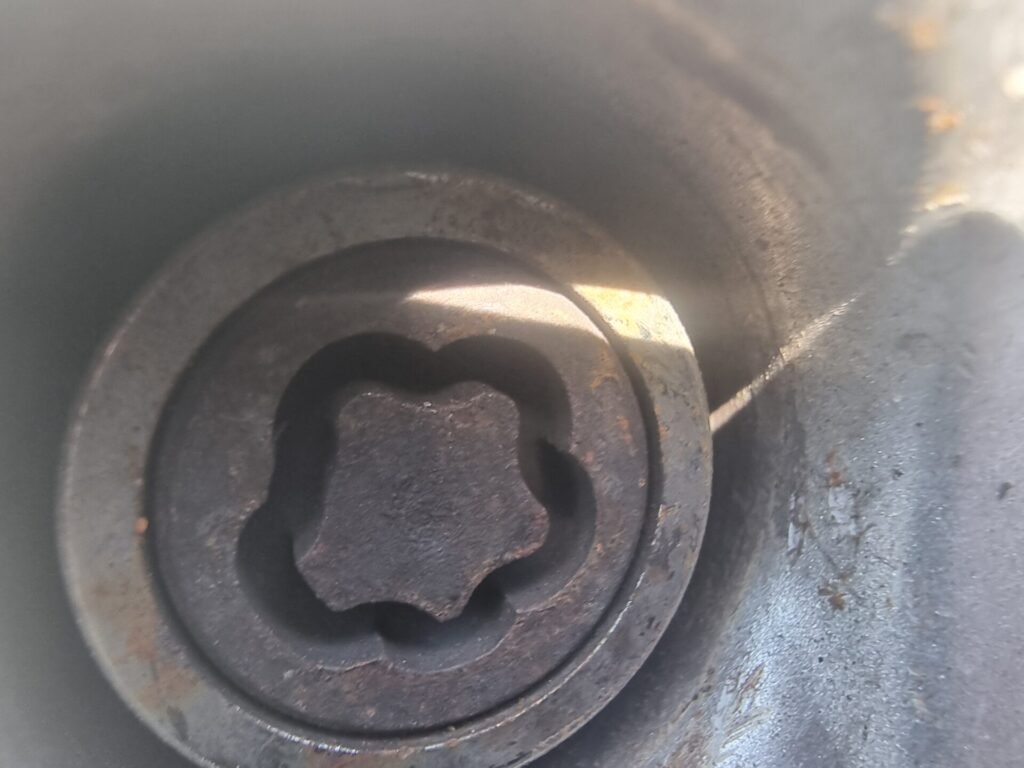 Mondeo 2 litre diesel wheel locking nut key replacement