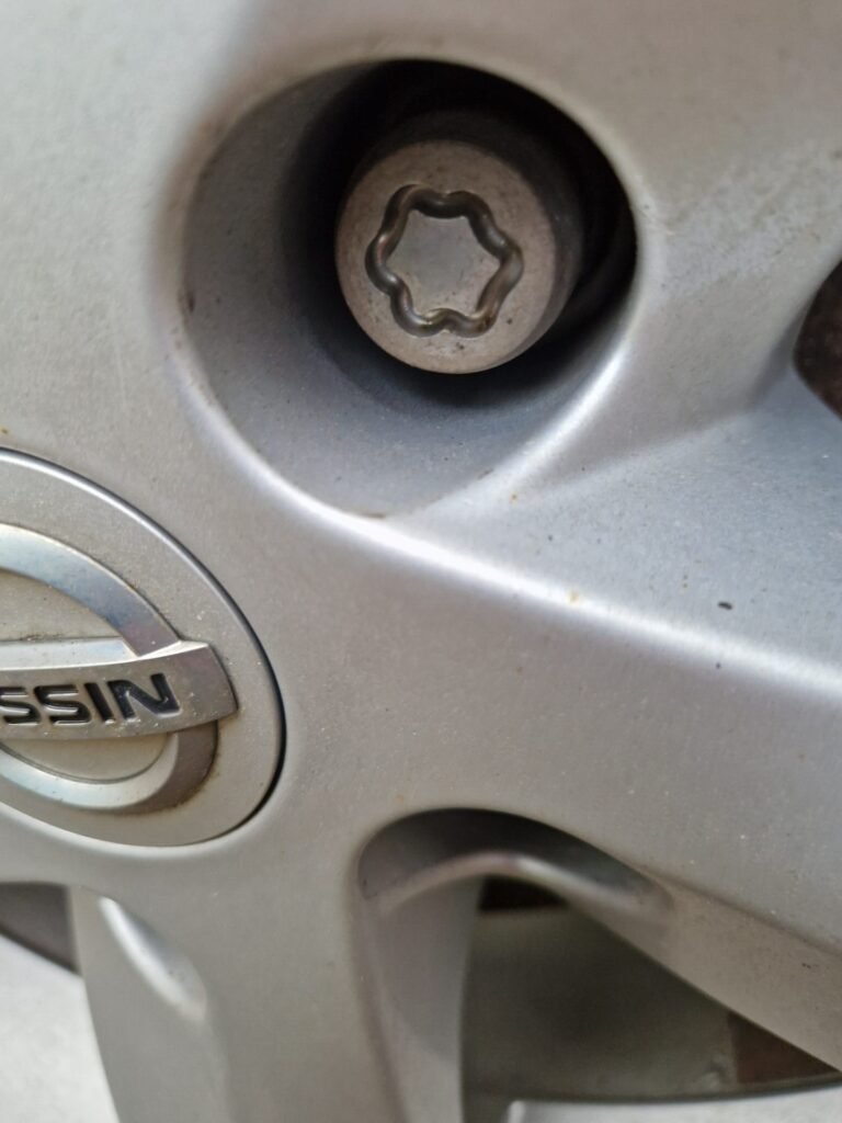 nisan Juke wheel locking nut key replacement