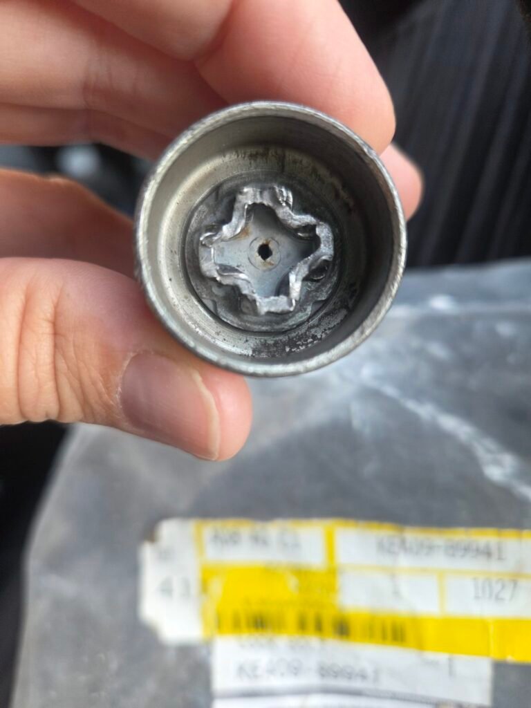 Nissa note ntec+ Nissan 1.6 petrol wheel locking nut key replacement